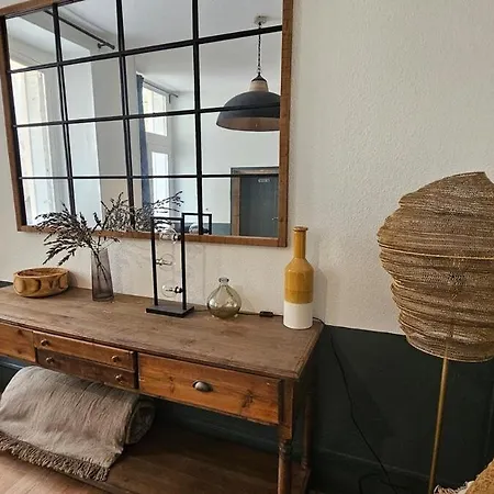 Apartment Le Clos Medieval - 2 Bedrooms, Wi-fi, Terrace Montlucon