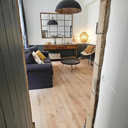 Apartment Le Clos Medieval - 2 Bedrooms, Wi-fi, Terrace Montlucon