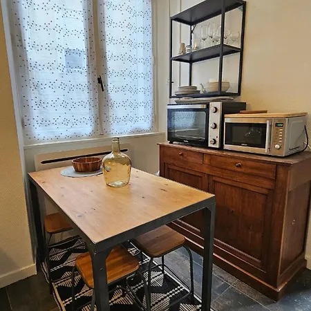 Apartment Le Clos Medieval - 2 Bedrooms, Wi-fi, Terrace Montlucon